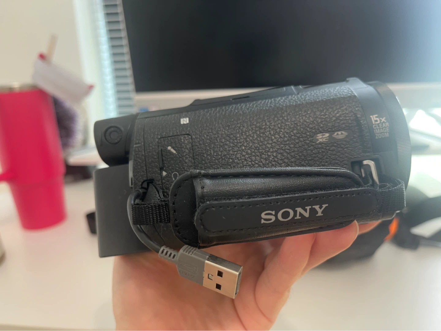 Sony 4K Handycam FDR-AX33 Camcorder with Case - photo 3