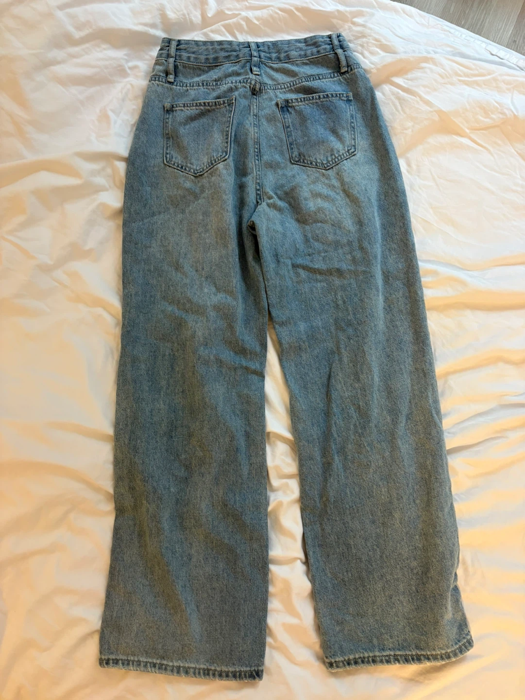 BRAND NEW - Small HOT Distressed Light Wash Wide Leg Jeans - photo 2