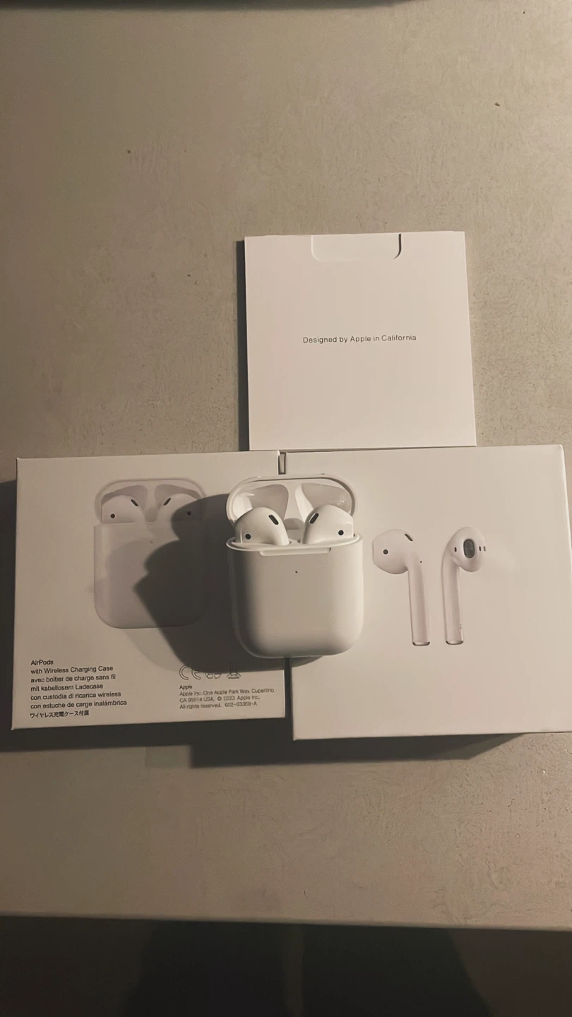 Apple AirPods with Wireless Charging Case (2nd Gen) - photo 2