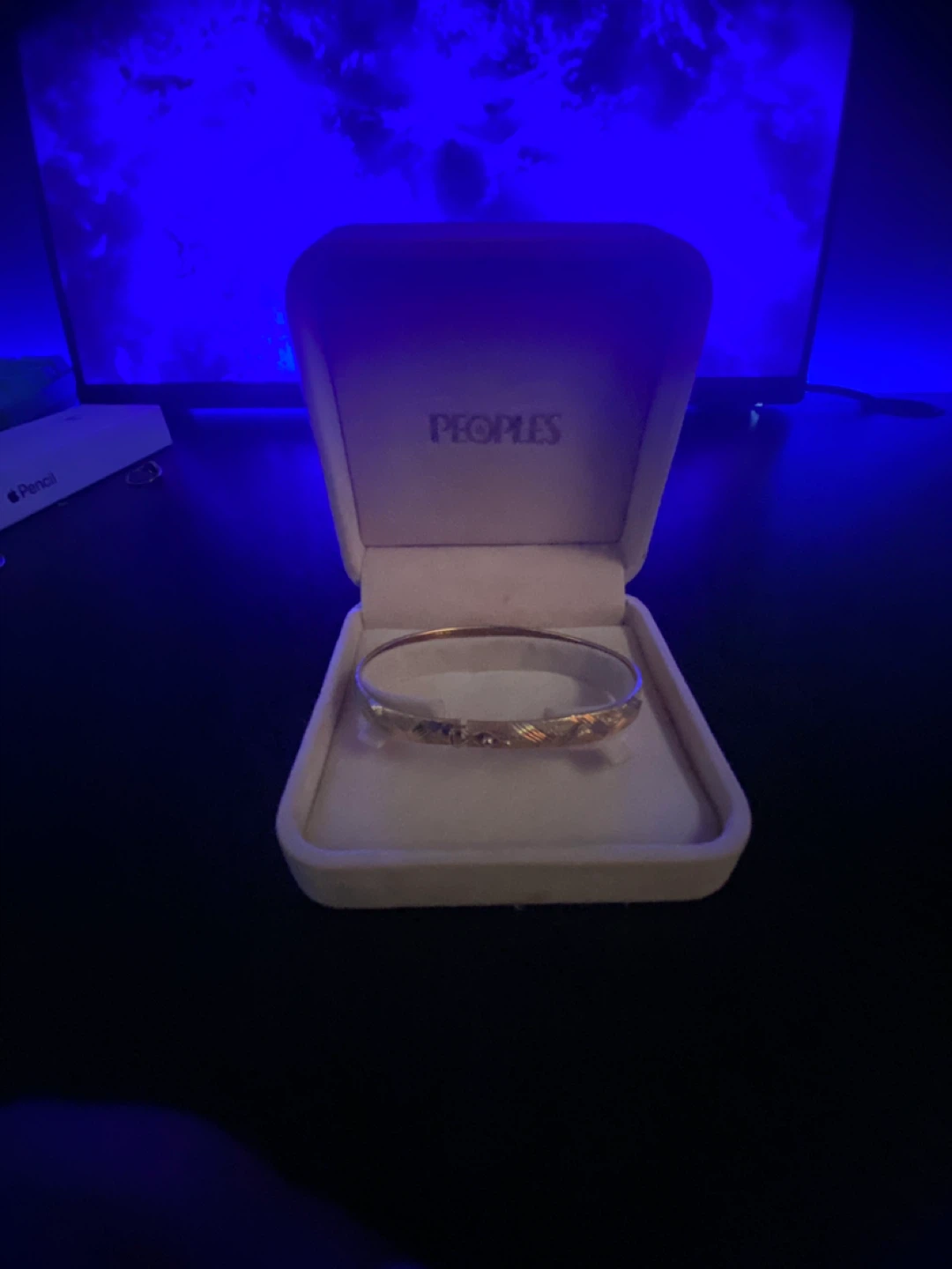 Peoples Gold Tone Bangle Bracelet - photo 2