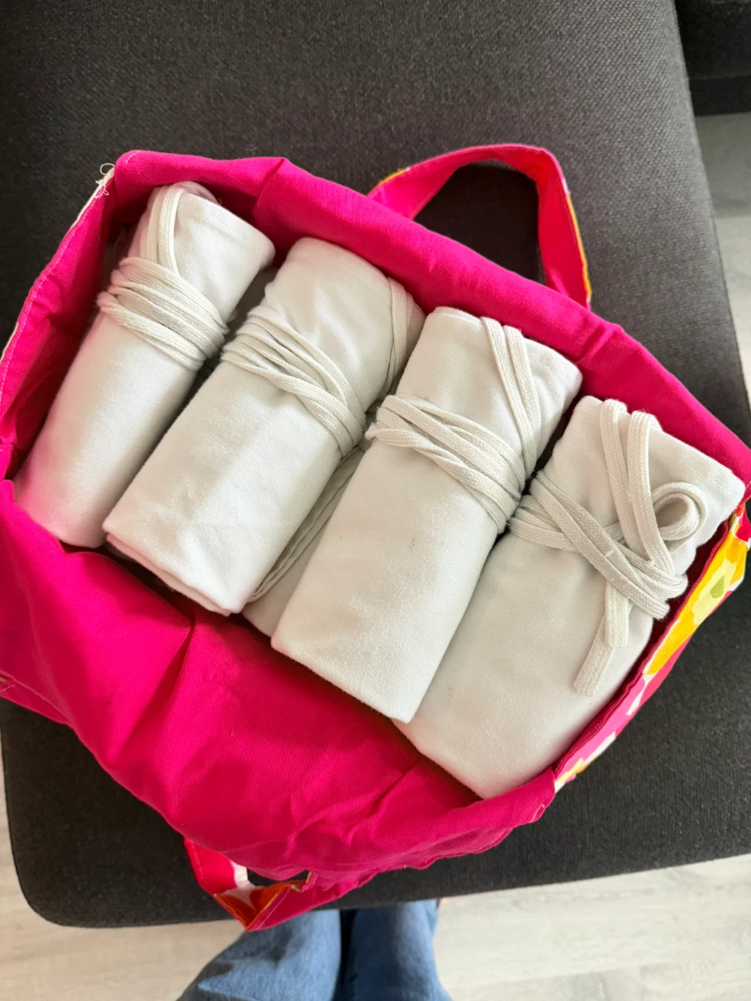 Moving out White Aprons 18 rolls