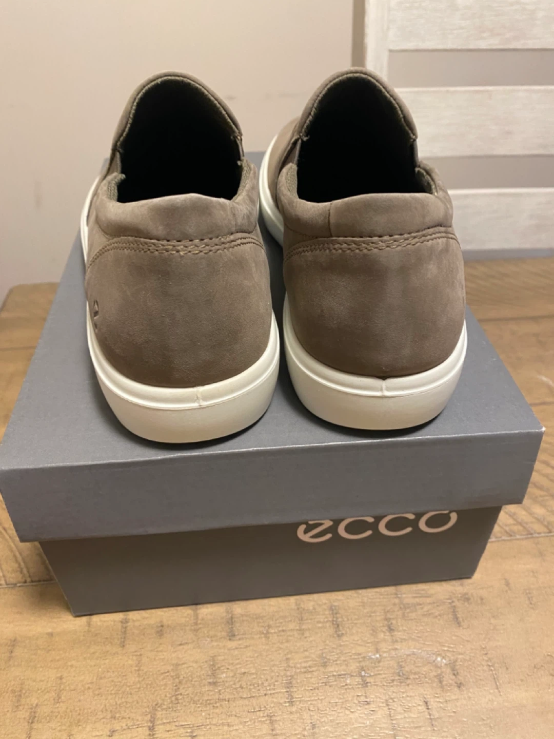 Brand new Ecco unisex shoes size 41 with box - photo 5