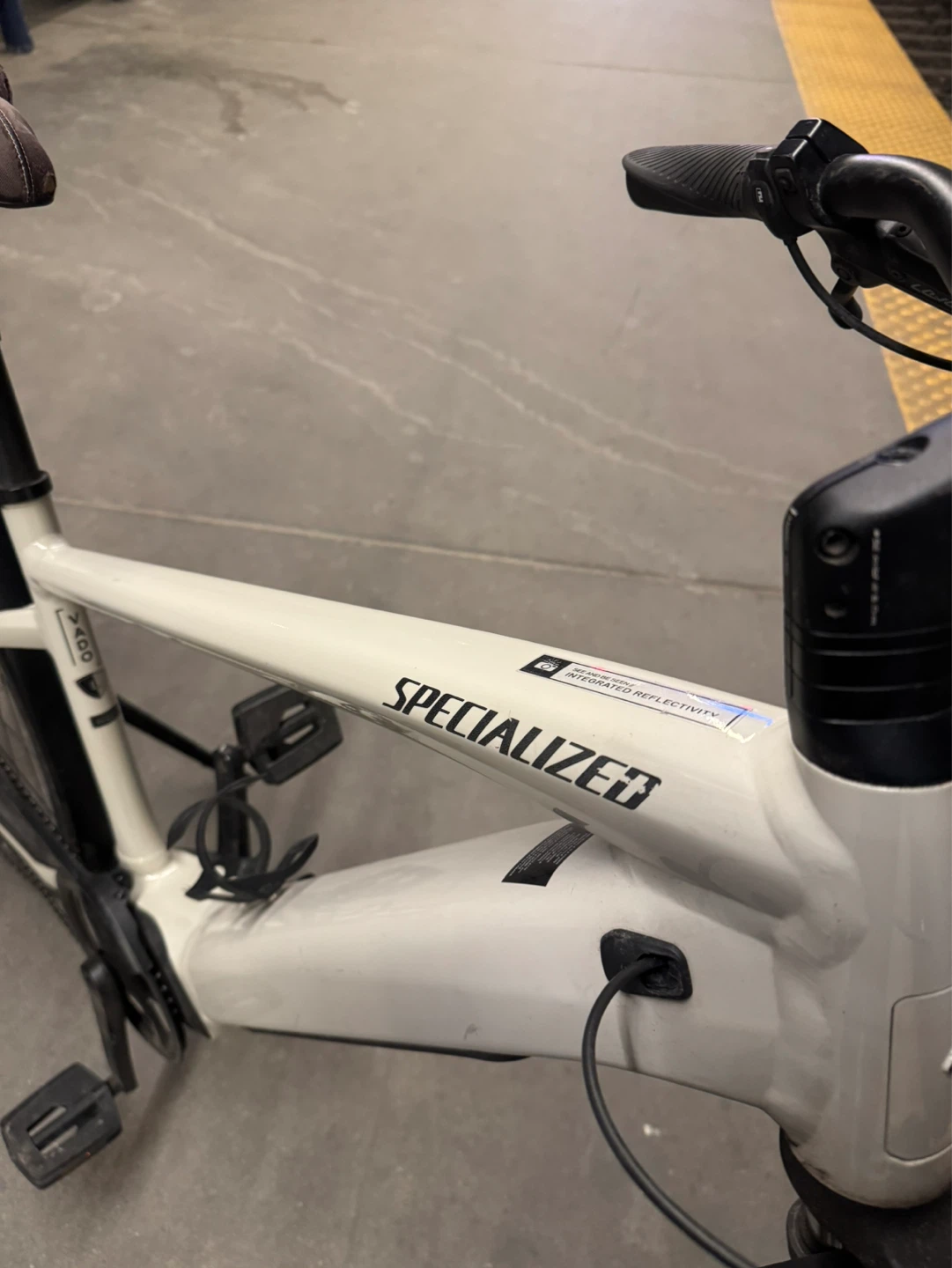 Specialized Vado Electric Bike - White - photo 3