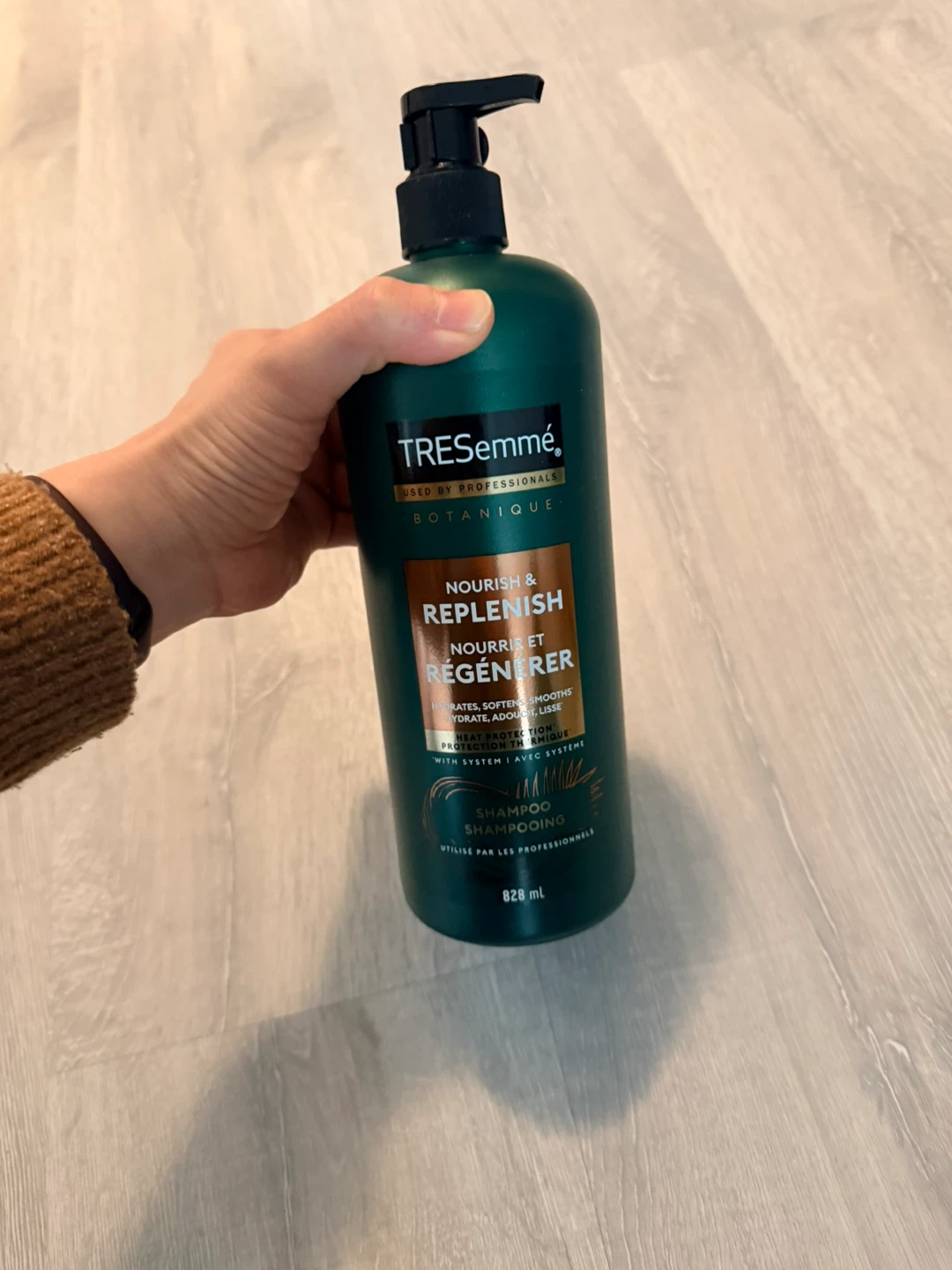 TRESemmé Botanique Nourish & Replenish Shampoo - Moving out sale