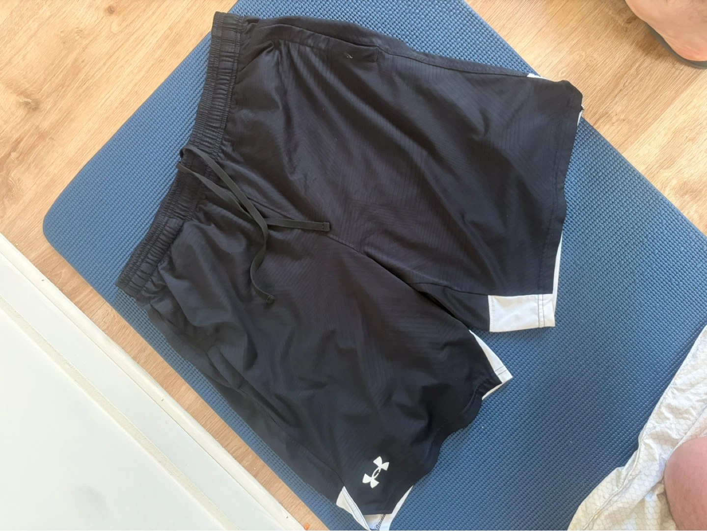 Under Armour Loose Heatgear Shorts - Black, Size L - photo 2