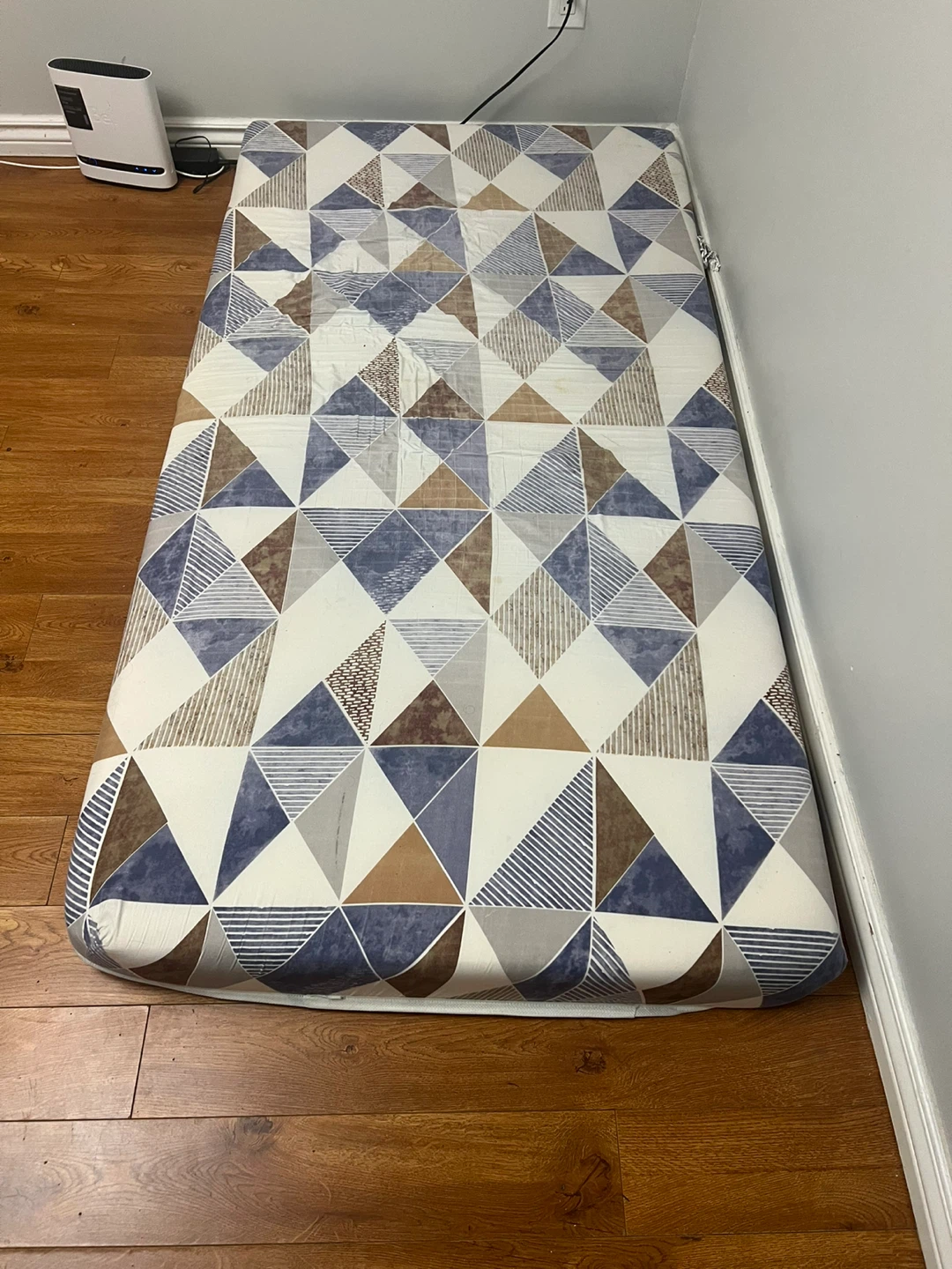 Twin Size Mattress with Geometric Pattern