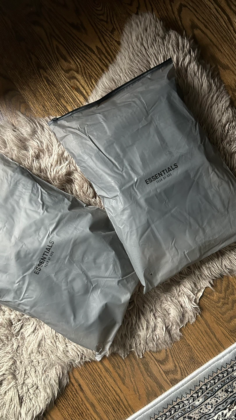 Fear of God Essentials Sweat Shorts Black - photo 5