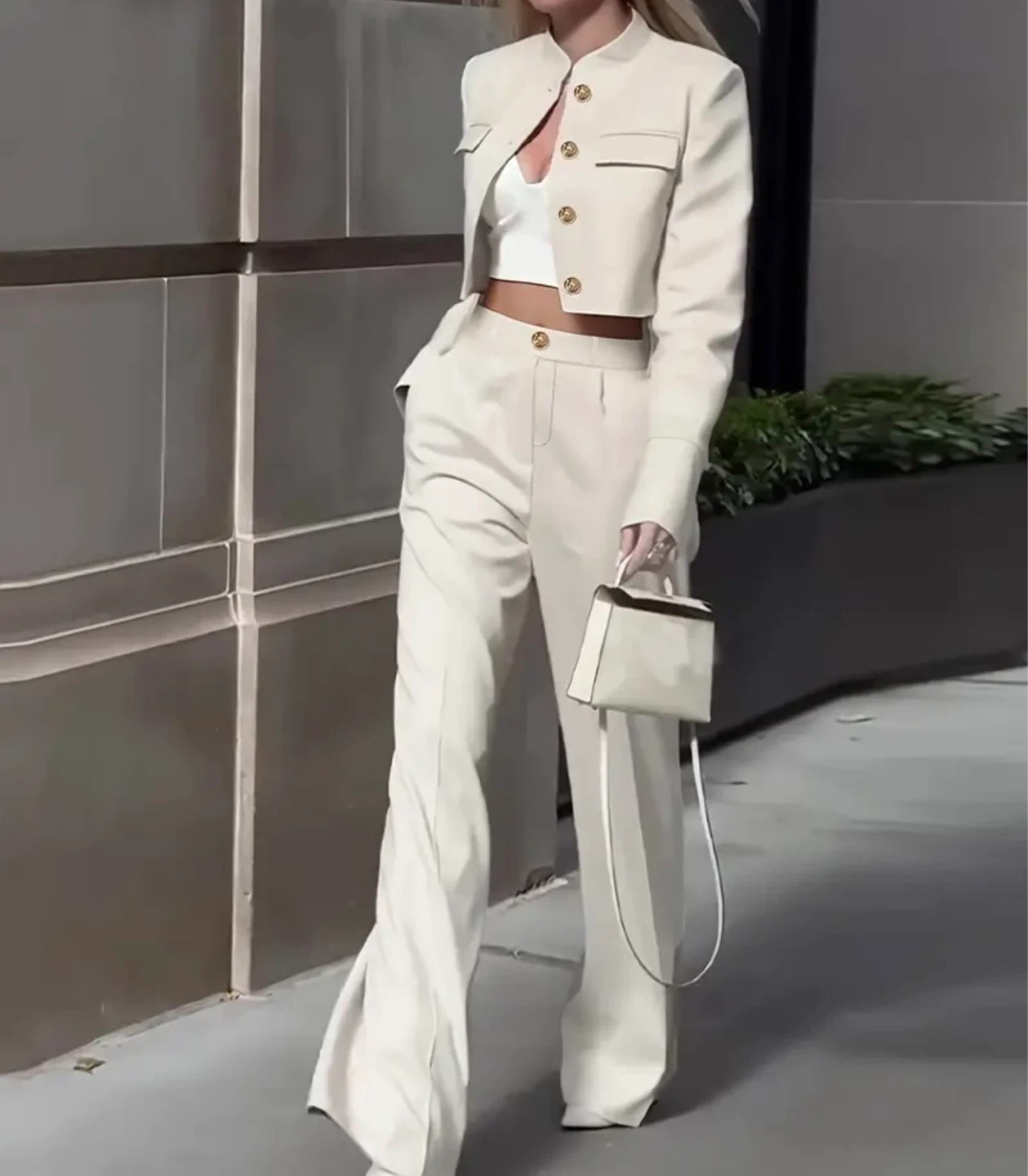 New Women's Cream Blazer and Pants Set - photo 2