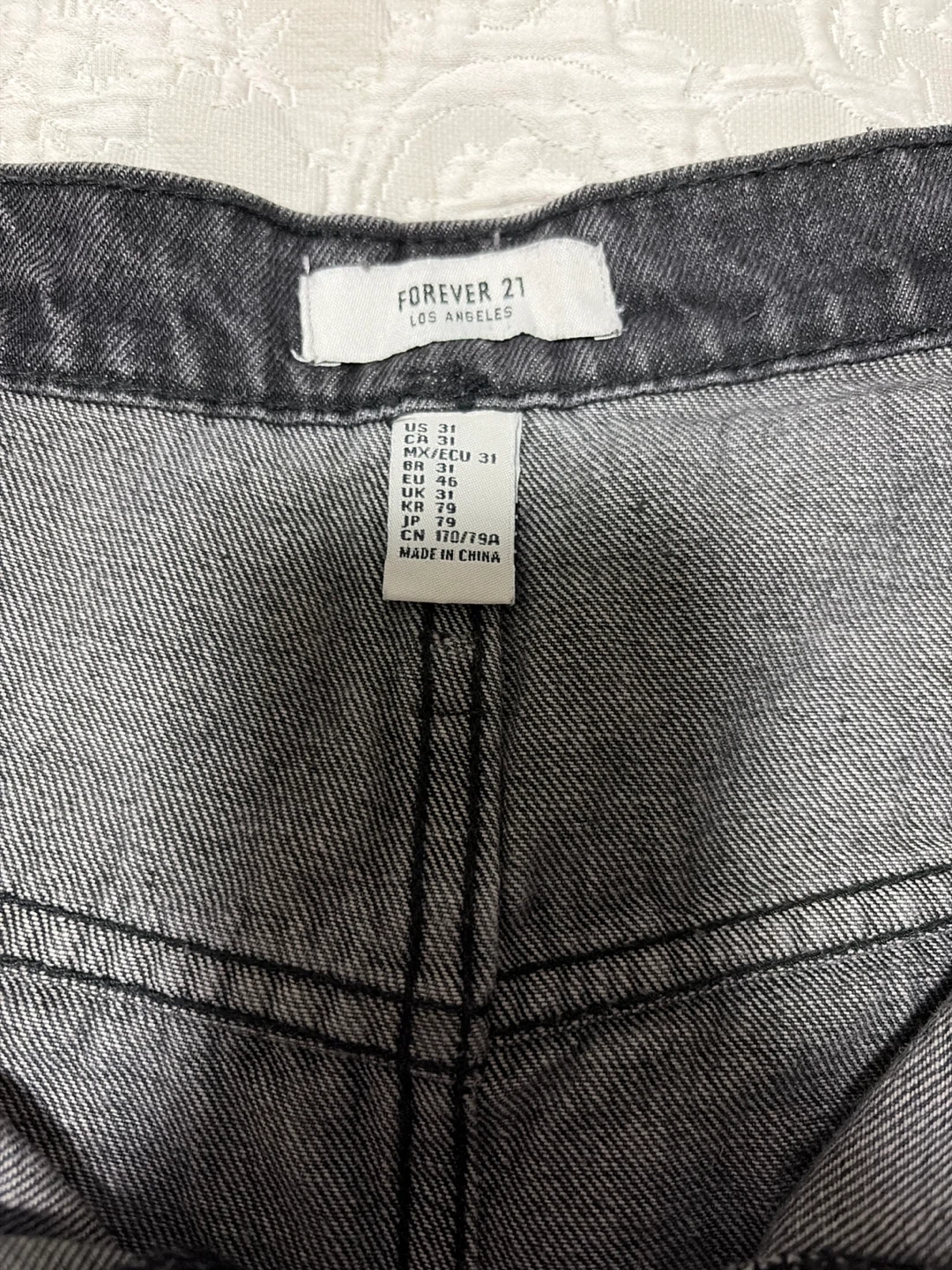 Forever 21 Grey Distressed Denim Jeans Size 31 - photo 2