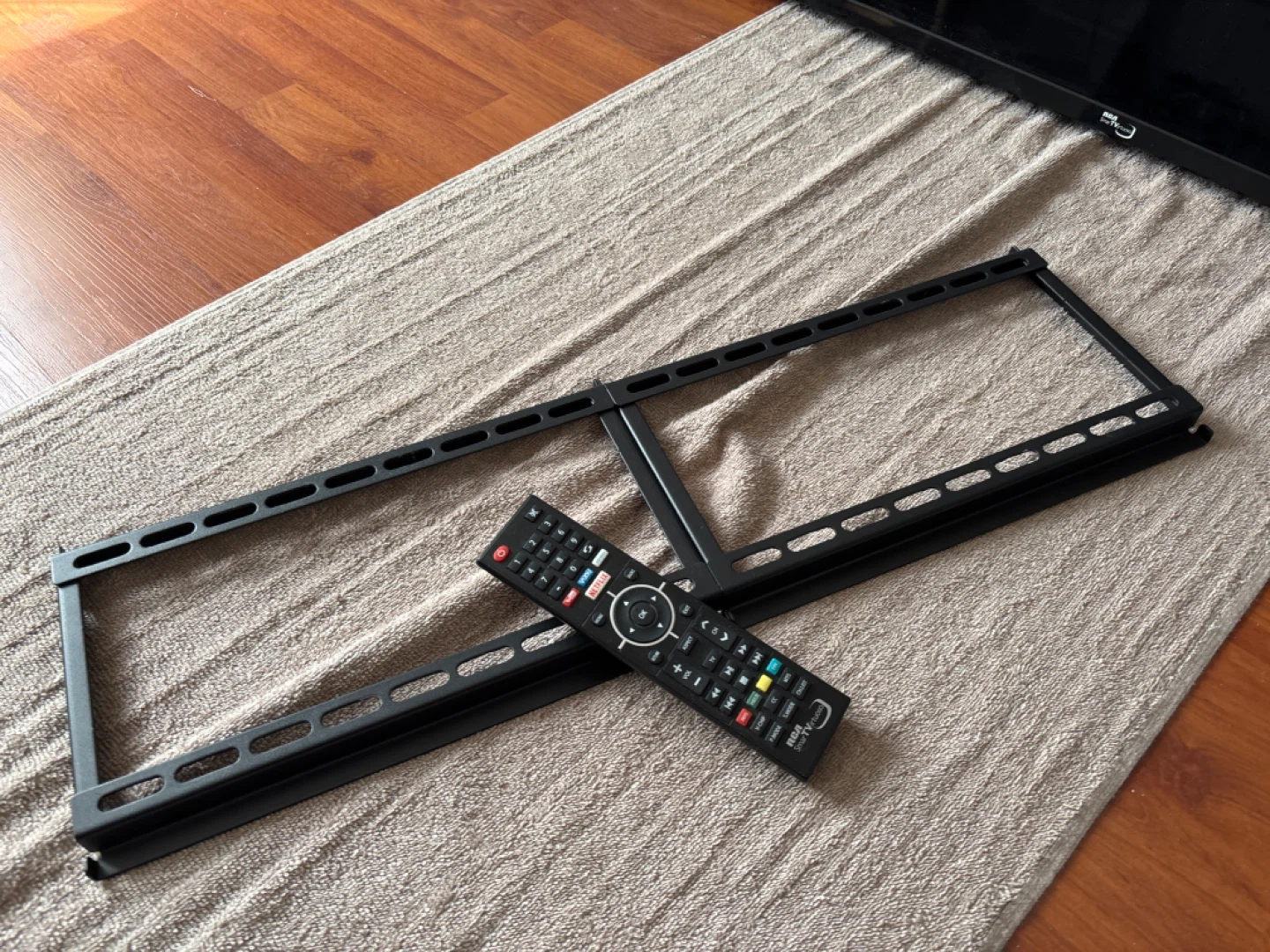 60” RCA Virtuoso Smart TV with Remote and Mount - photo 3