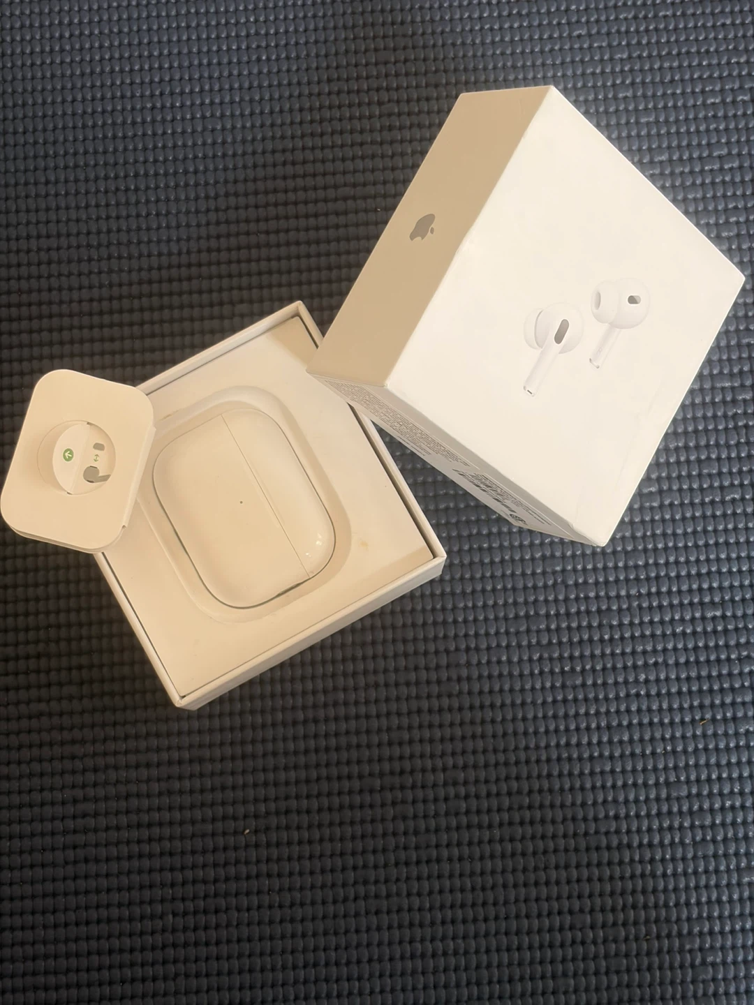Apple AirPods Pro (2nd generation) - photo 2