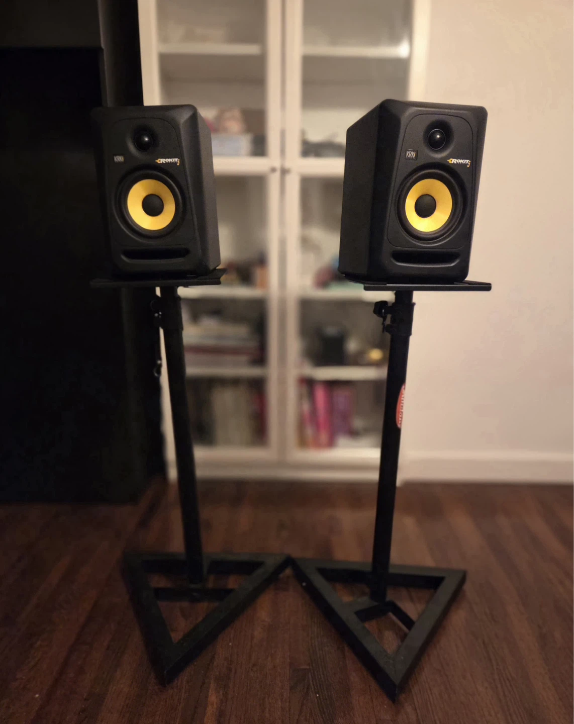 Speakers: KRK Rokit 5 Monitors (Pair)+JamStands & Cables