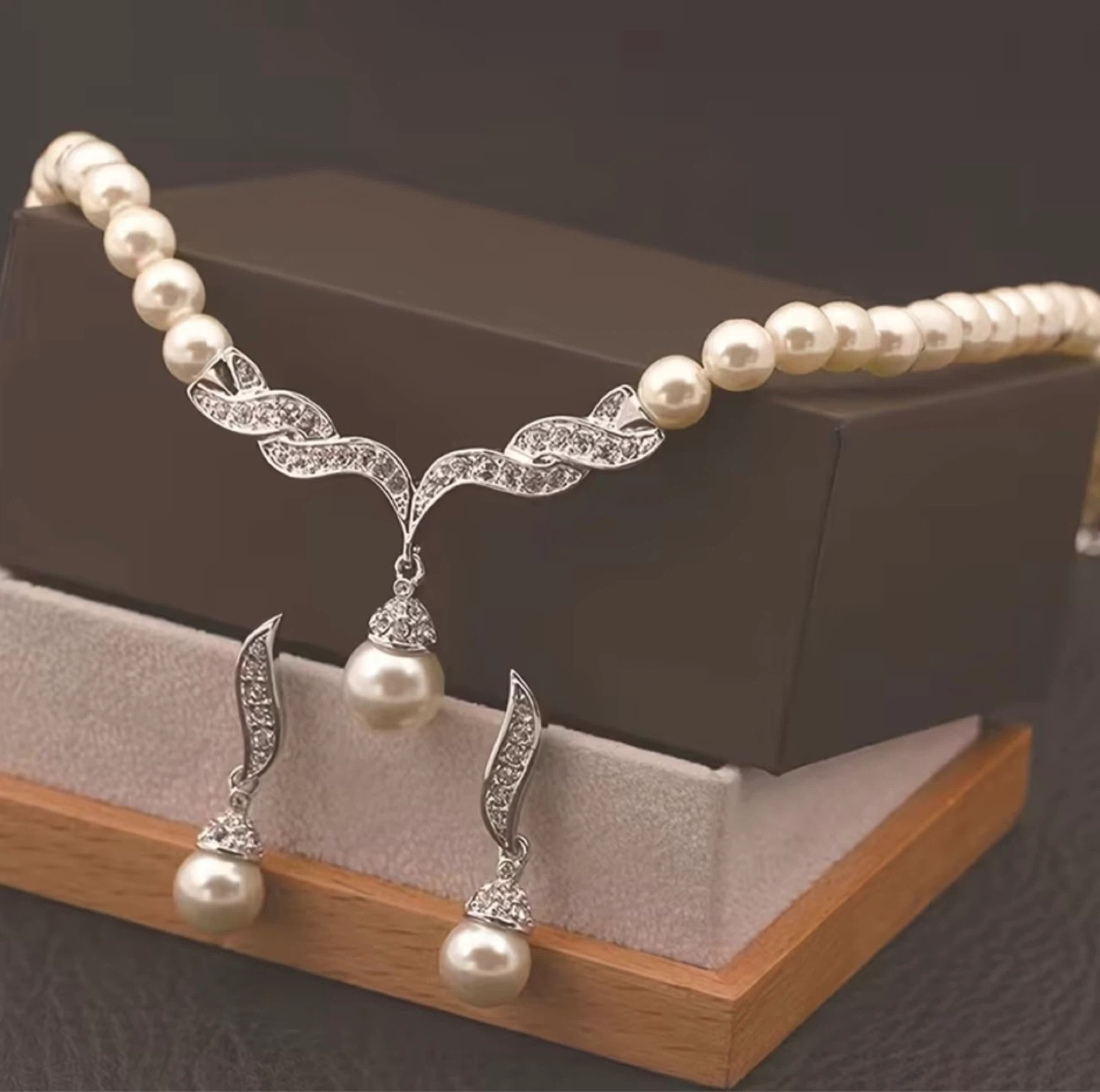 New Pearl and Crystal Set