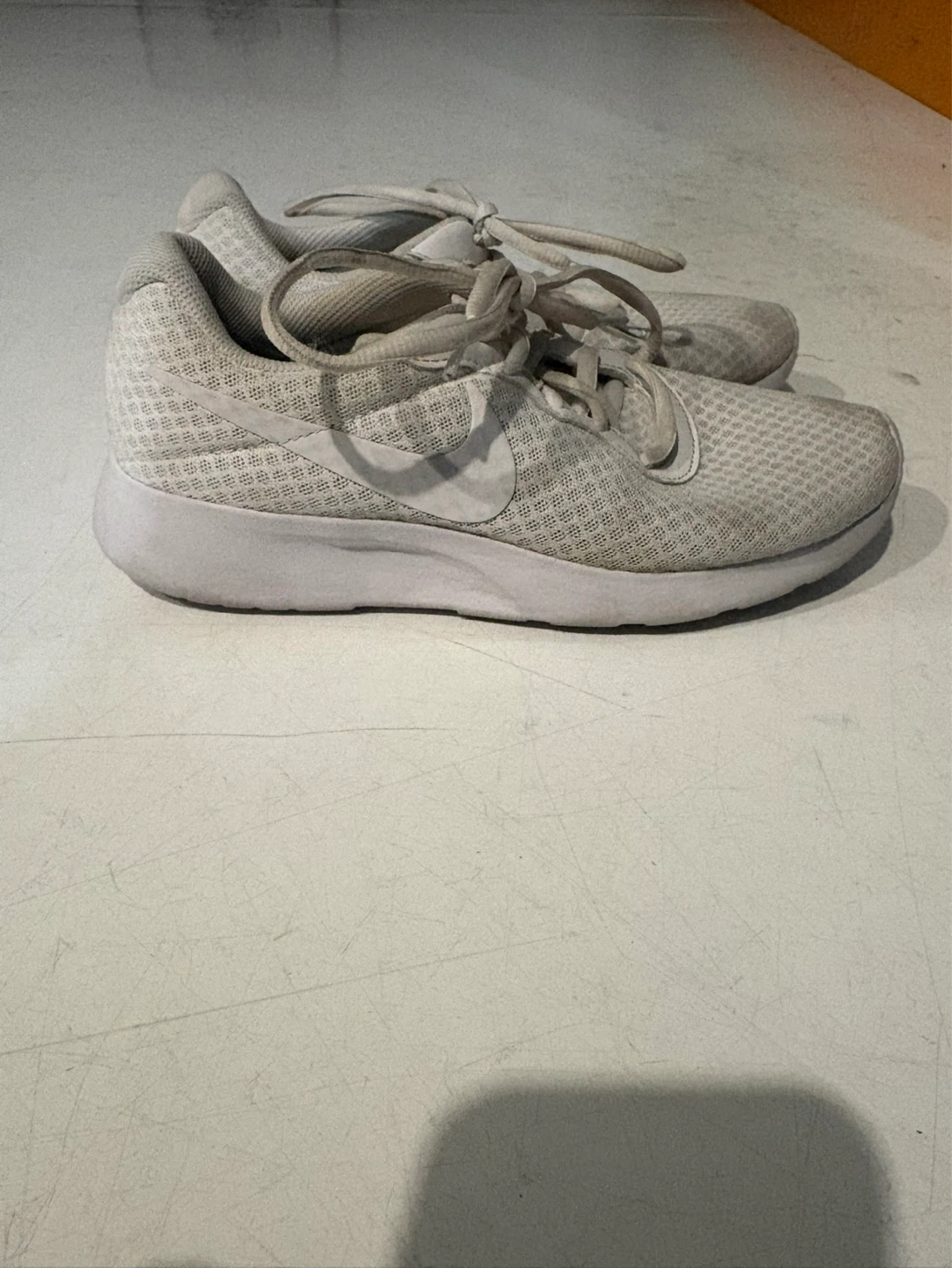 Nike Women's Tanjun Running Shoes White Size 5.5 US - photo 2