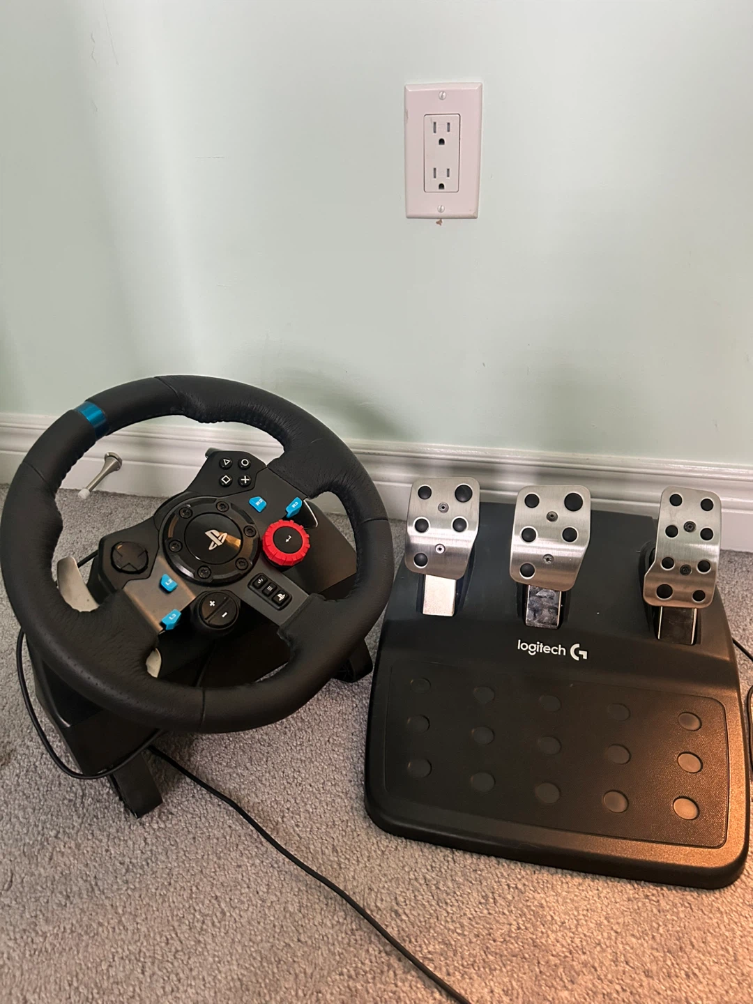 Logitech g29 steering wheel with pedals