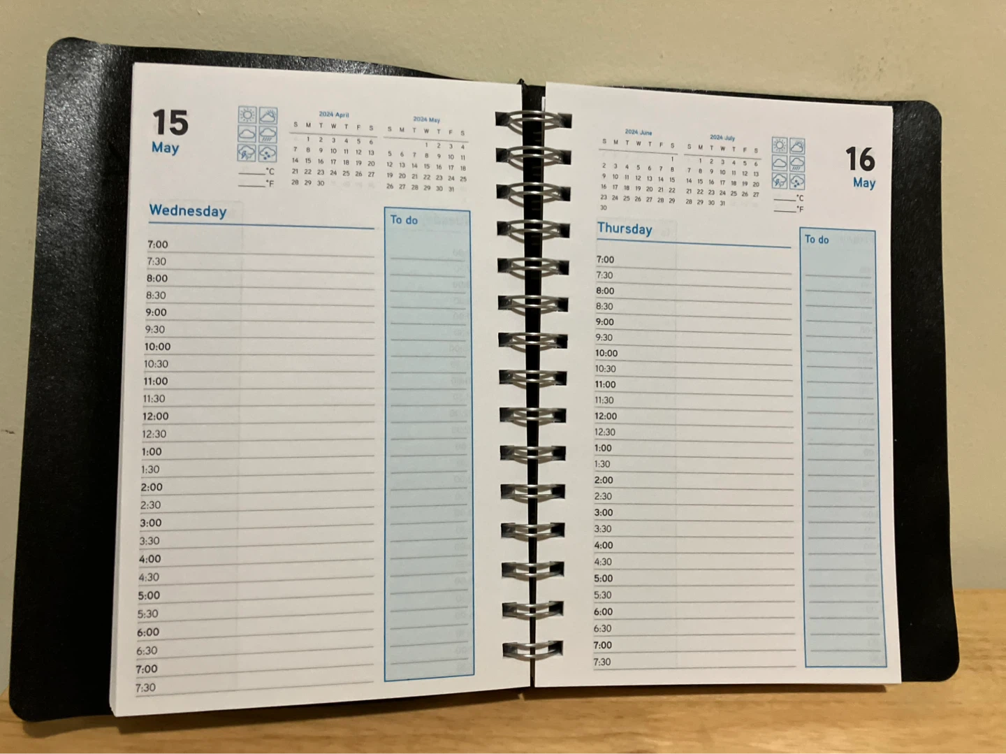 2024 Daily Planner - Coup d'oeil Publishing - photo 2