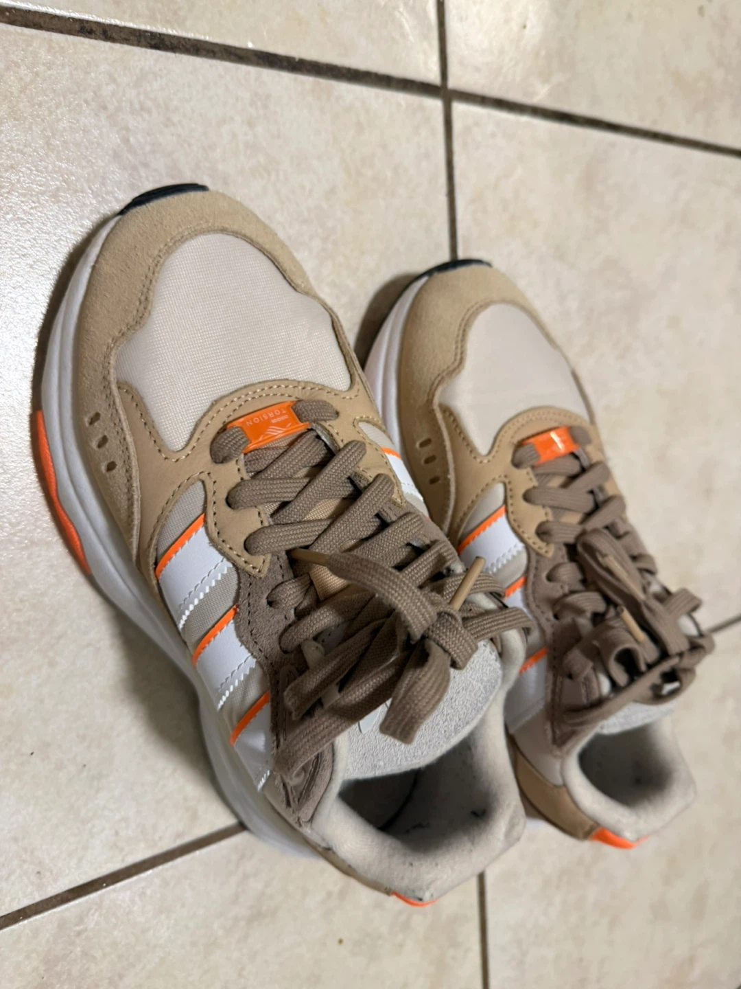 Adidas Torsion Sneakers - Beige/Orange
