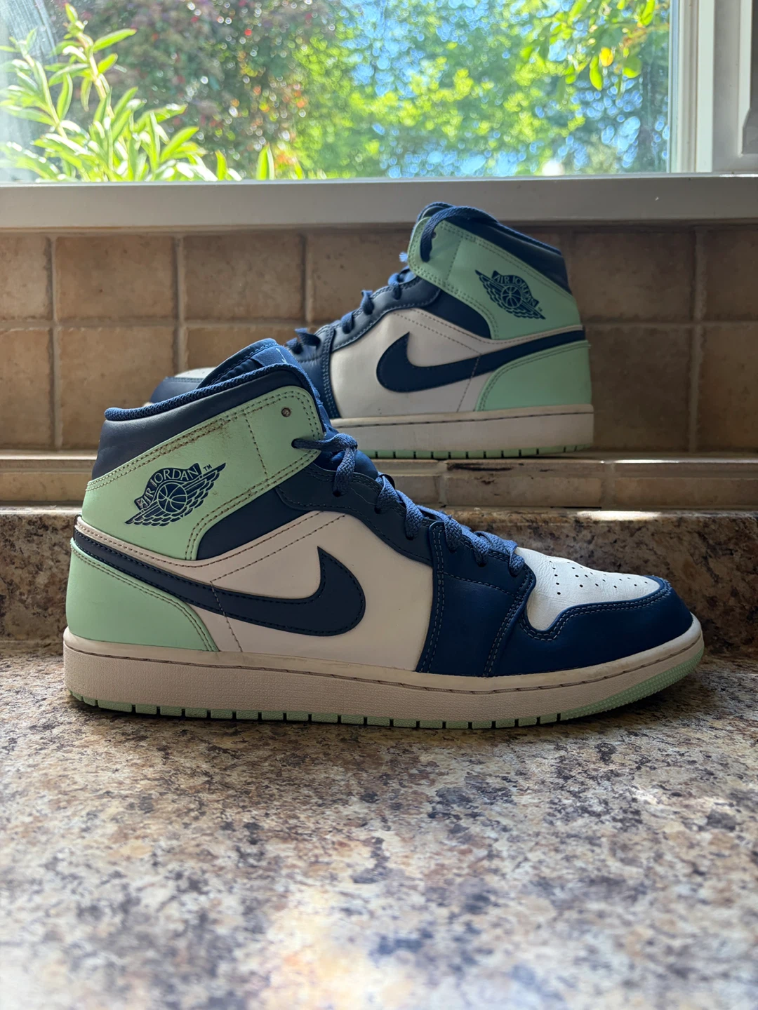 Air Jordan 1 Mid SE 'Mint Foam'