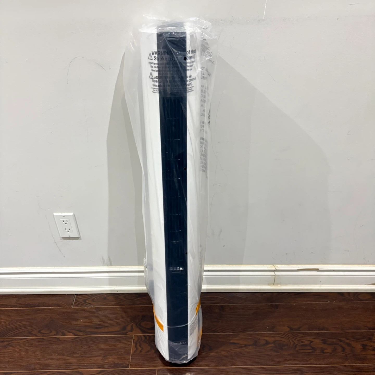 New Lasko White Oscillating Tower Fan & Heater (FH 500)