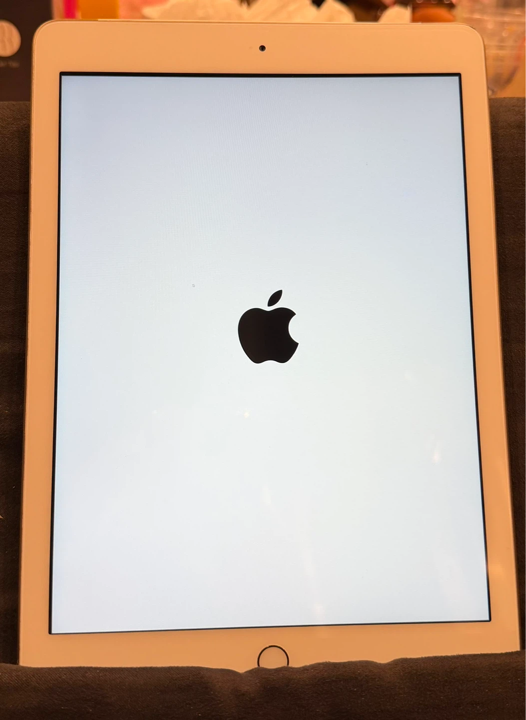 Apple iPad (Gold) - photo 2