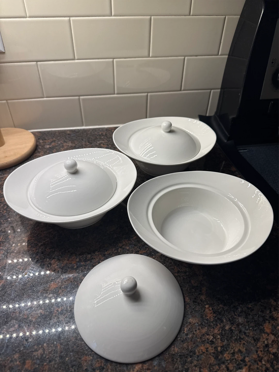 Set of 3 White Serving Bowls with Lids