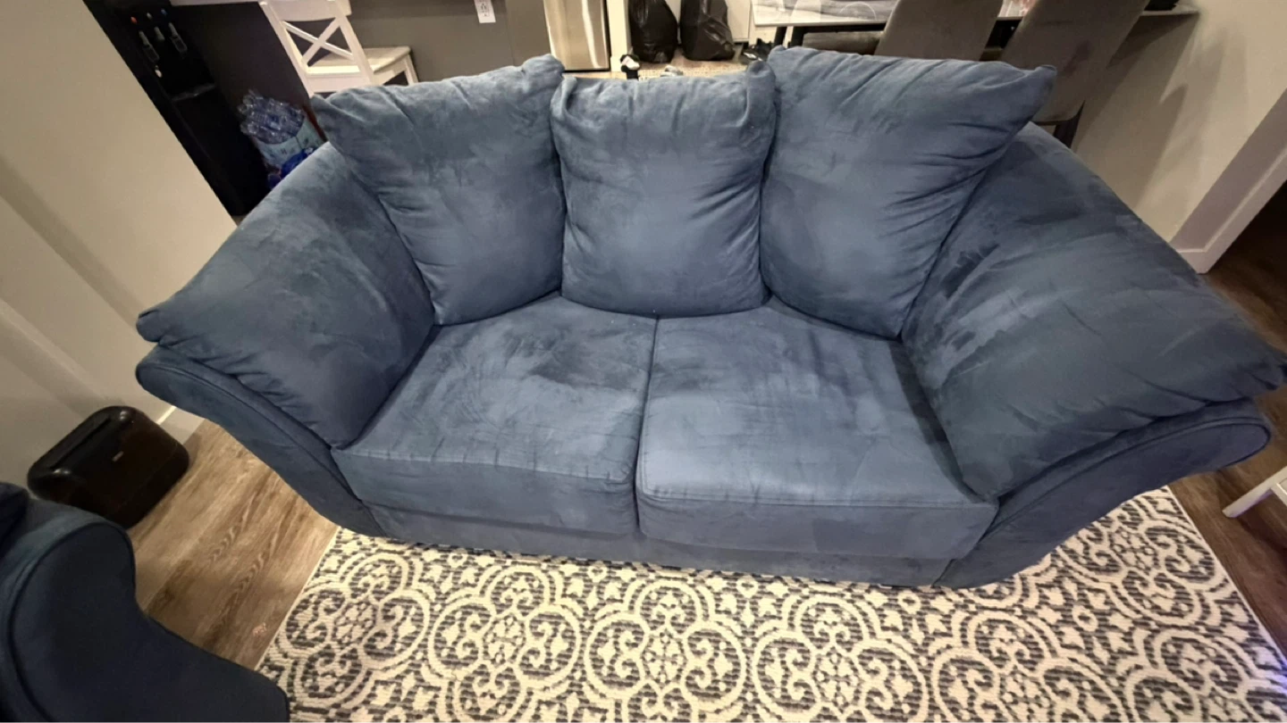 Couch .. Dark Blue Suede Loveseat - photo 5