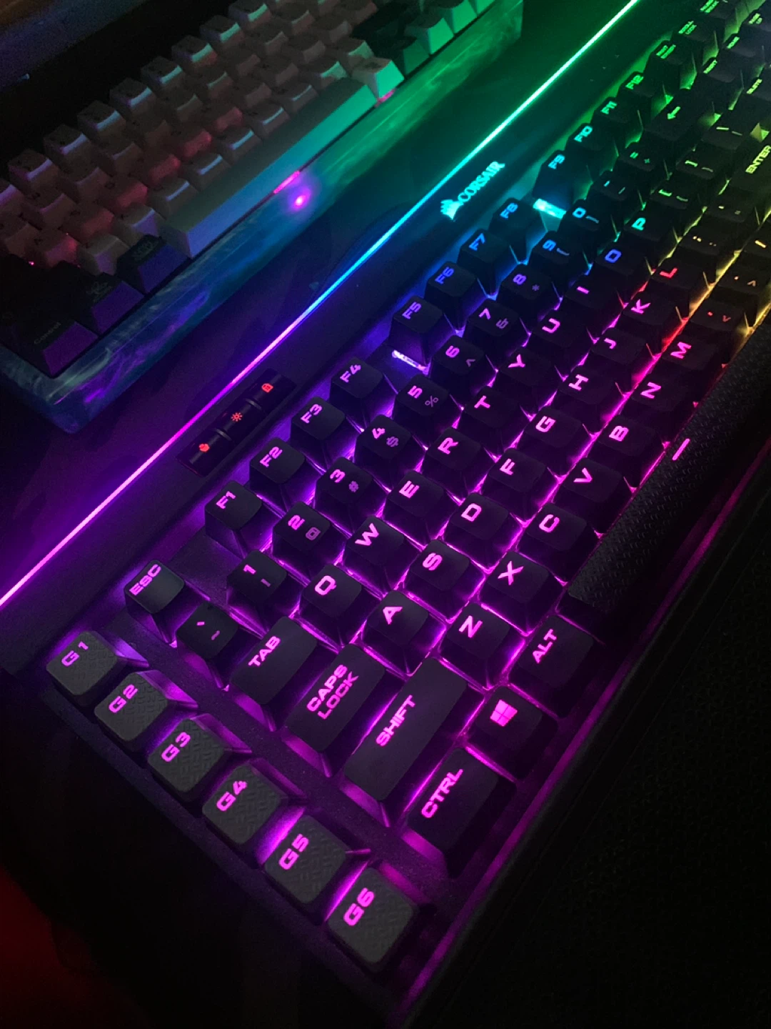 Corsair K95 RGB Platinum Gaming Keyboard - photo 2
