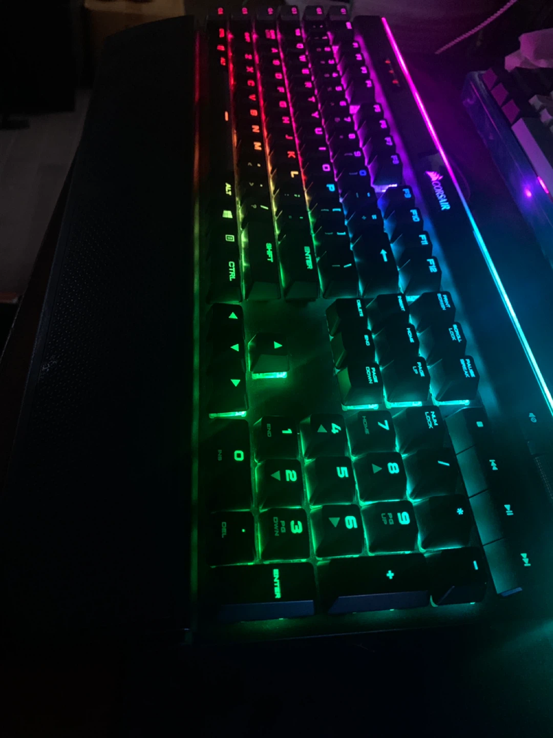 Corsair K95 RGB Platinum Gaming Keyboard - photo 3