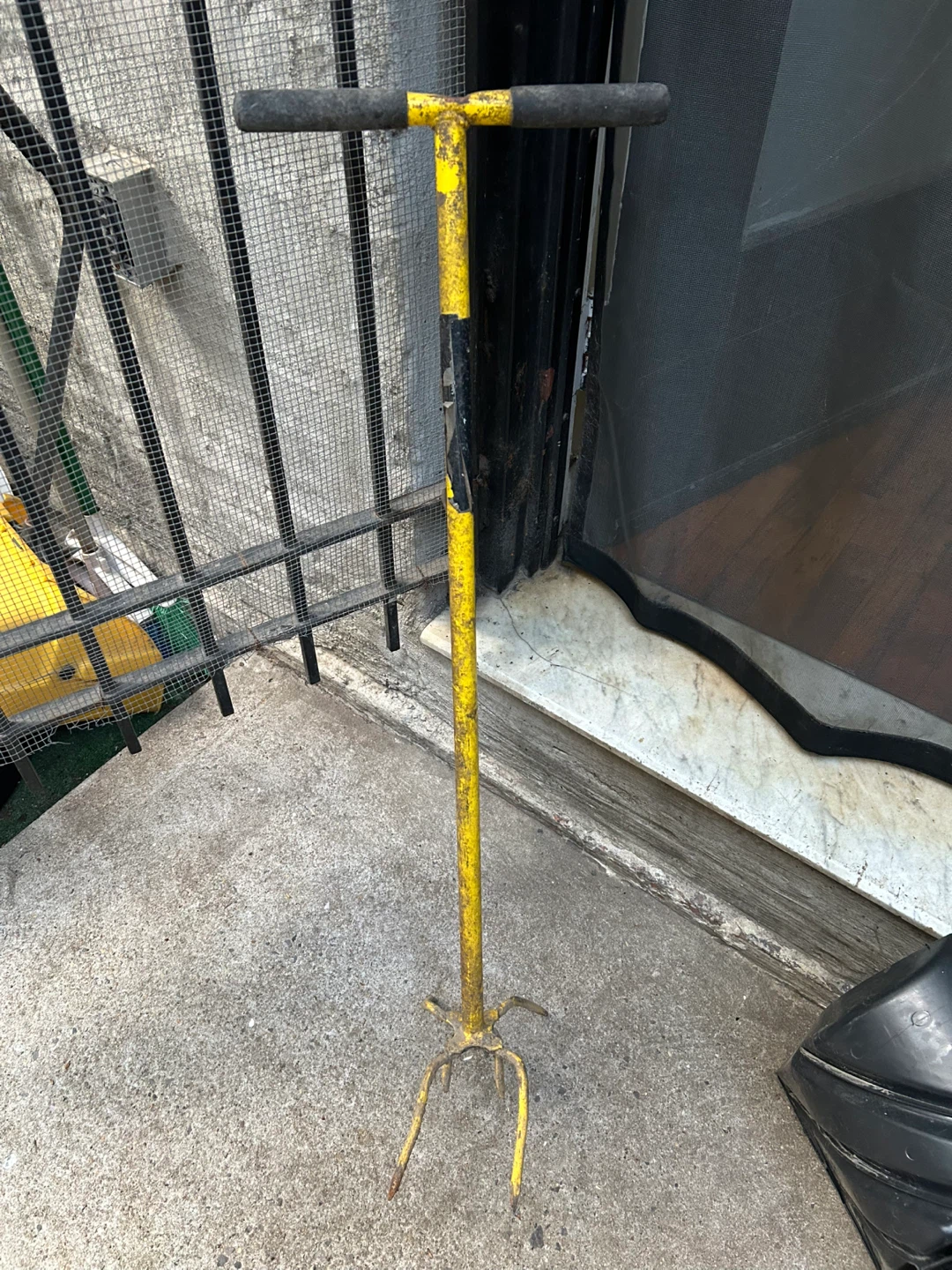 Yellow T-Handle Bulb Planter Tool