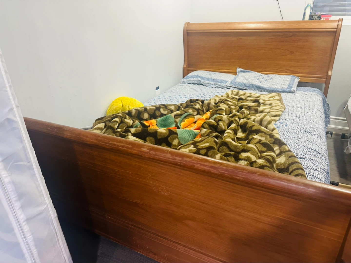 Wooden Bed Frame - Queen Size - photo 2