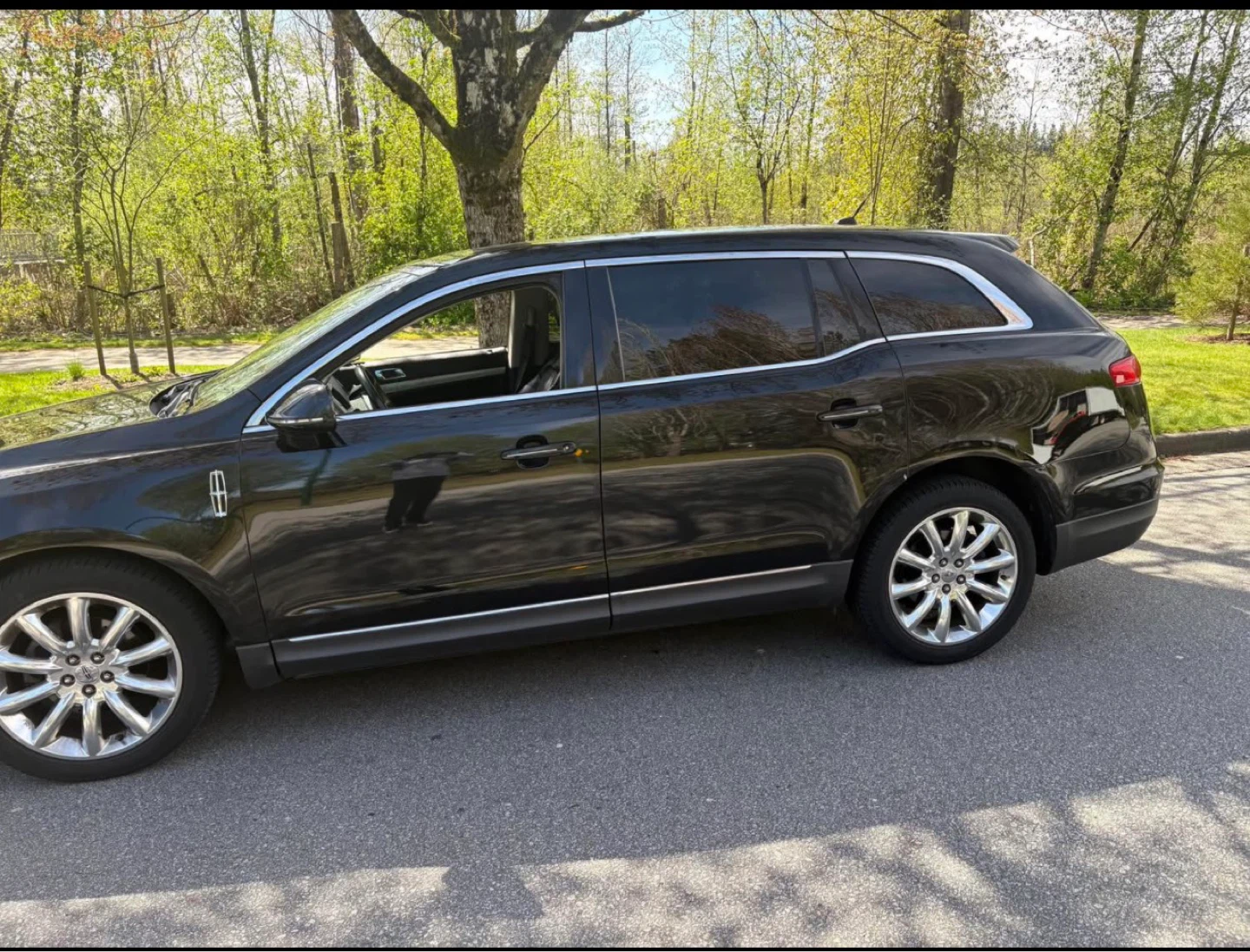 Black Lincoln Luxury SUV - photo 5