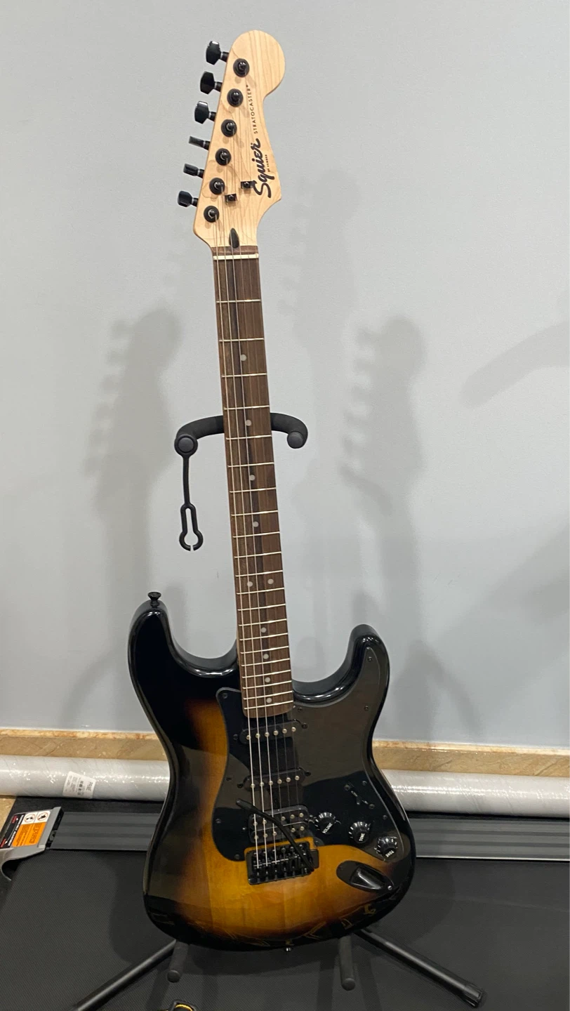 Squier FSR Bullet Stratocaster HT HSS with Black Hardware