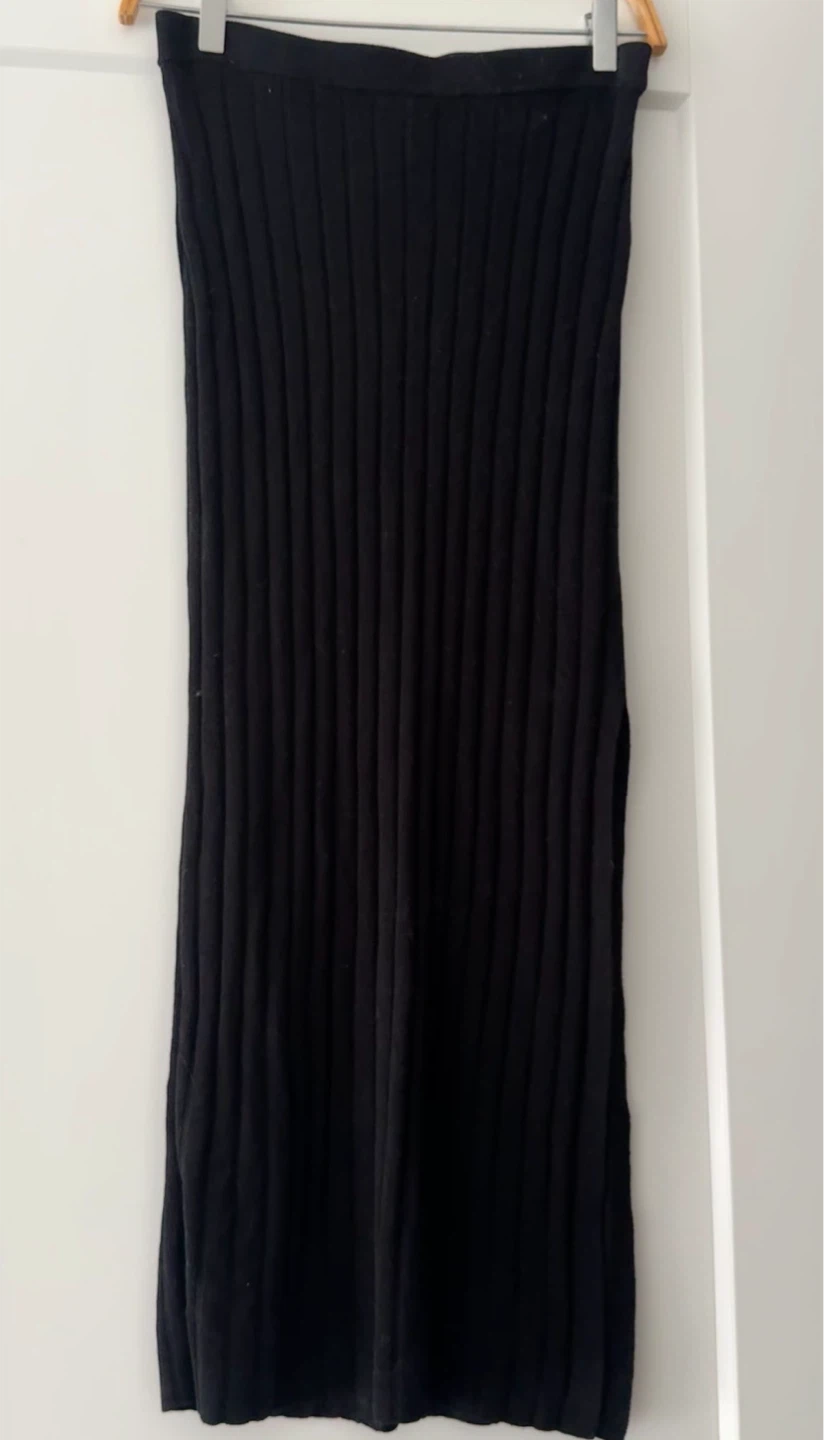 Black Ribbed Midi Skirt