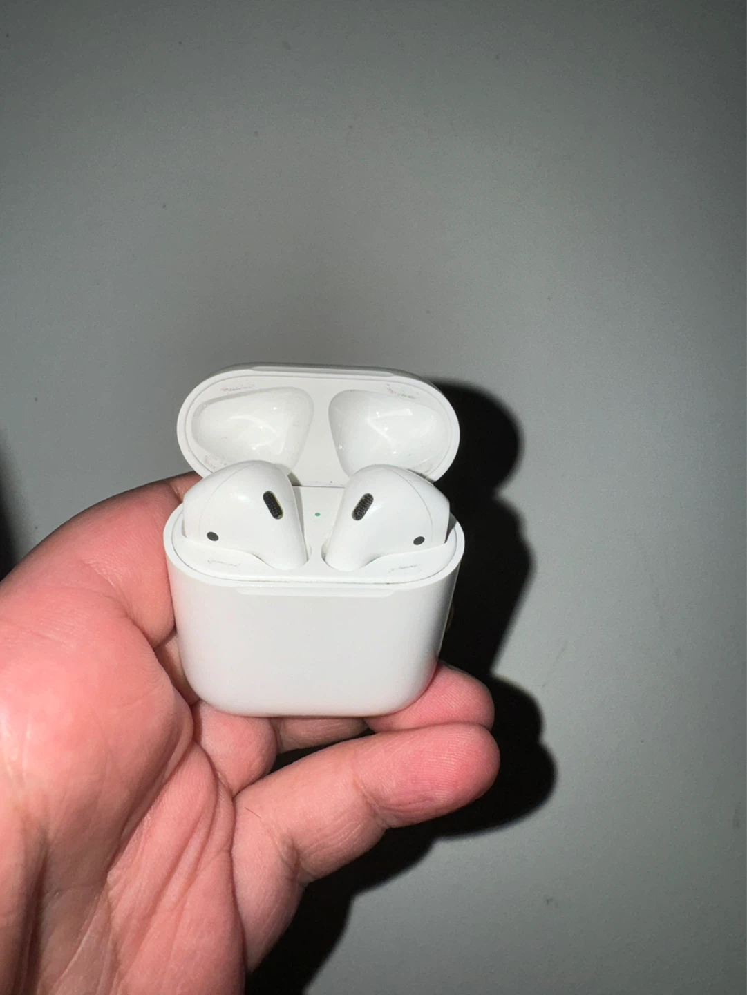 Apple AirPods (2nd generation) with Charging Case