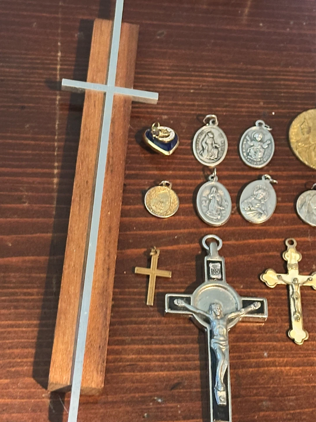 Vintage religious crucifix lot - photo 4