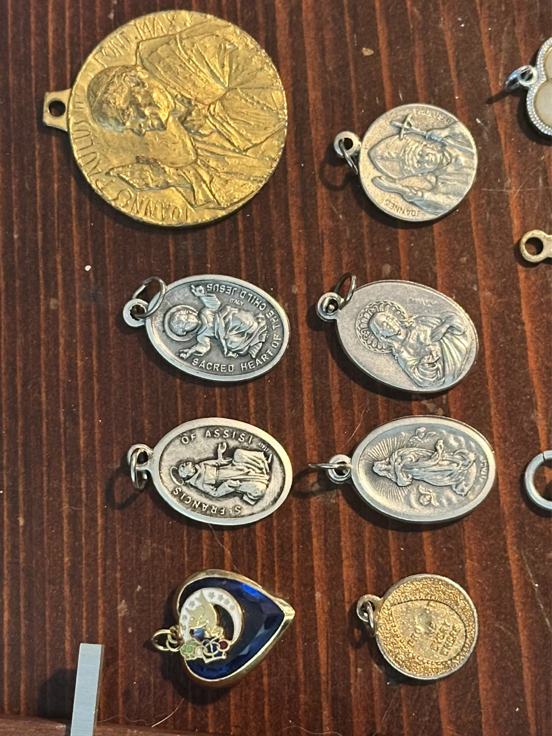 Vintage religious crucifix lot - photo 2