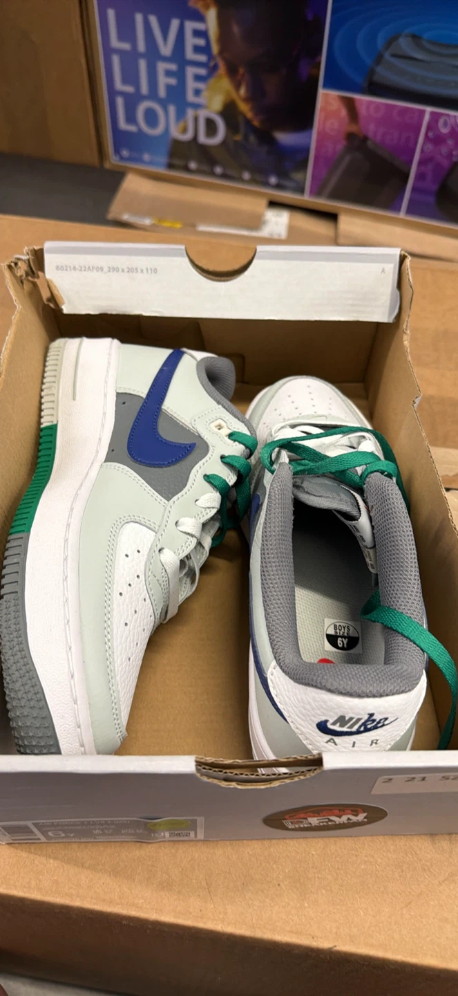Nike Air Force 1 LV8 (GS) Boys Size 6Y Sneakers