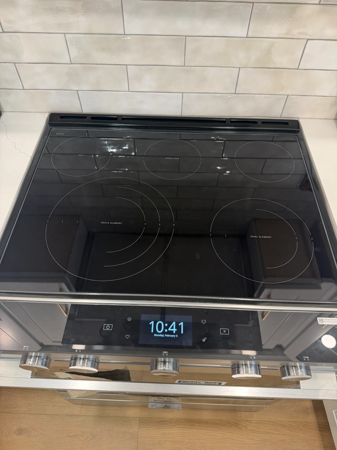Whirlpool 5.3 cu ft Electric Range with Air Cooking Technology - photo 4
