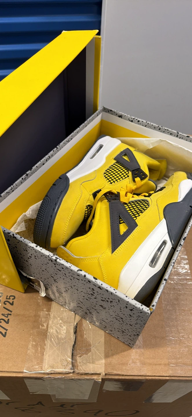 Air Jordan 4 Retro 'Lightning' Youth Size 7Y - photo 2