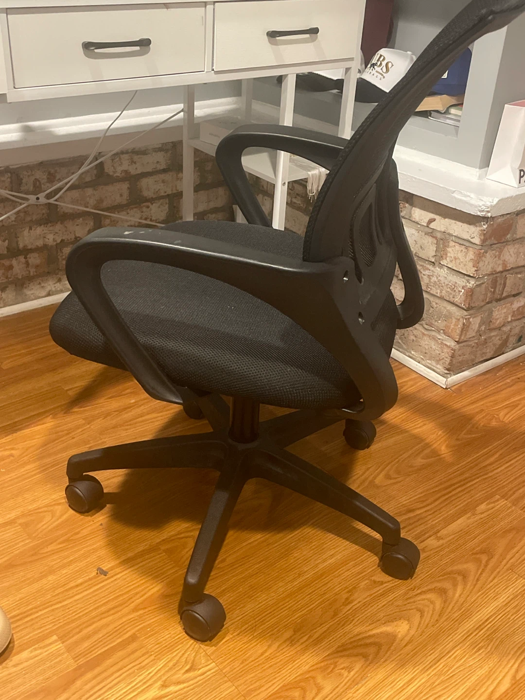 Black Mesh Office Chair - photo 2
