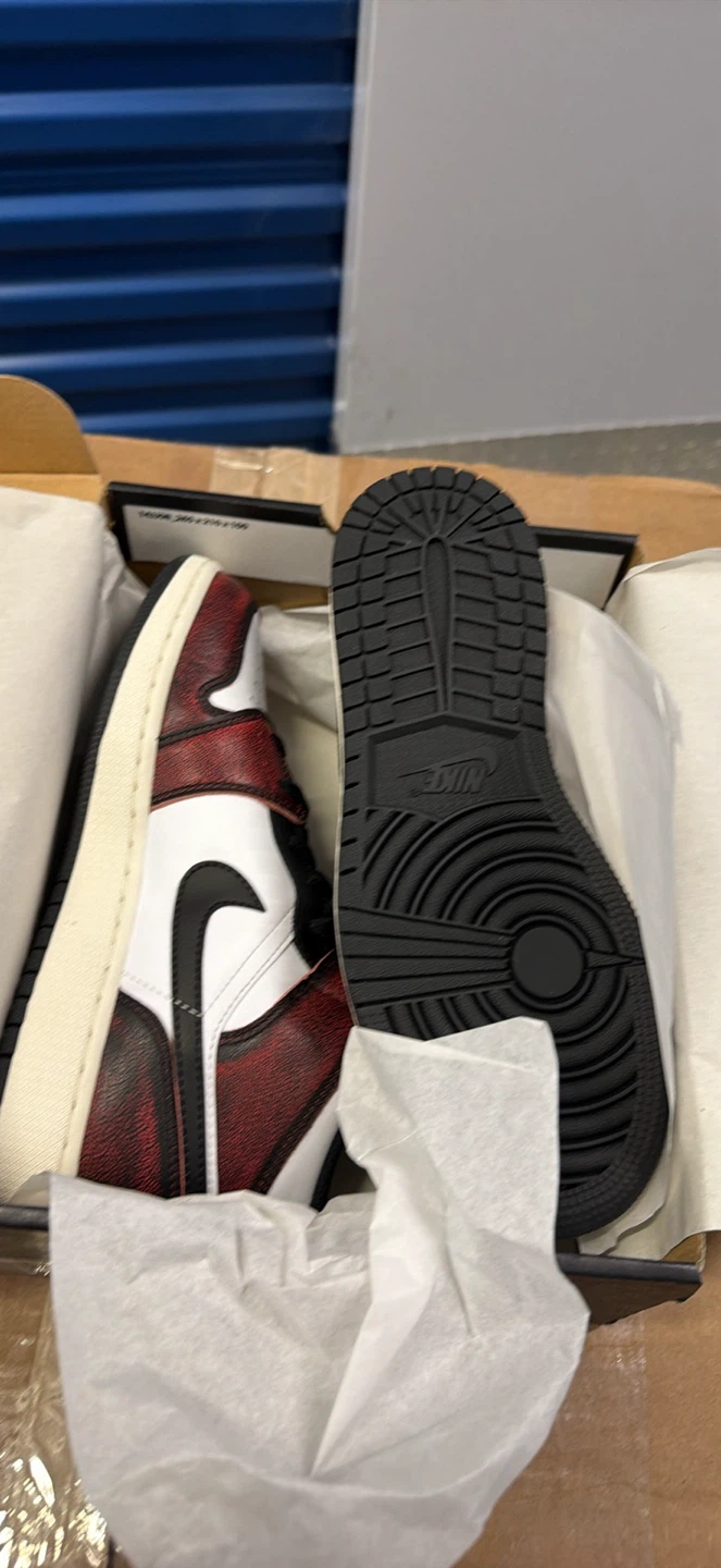 Nike Air Jordan 1 Low SE Shoes Size 10 - photo 3