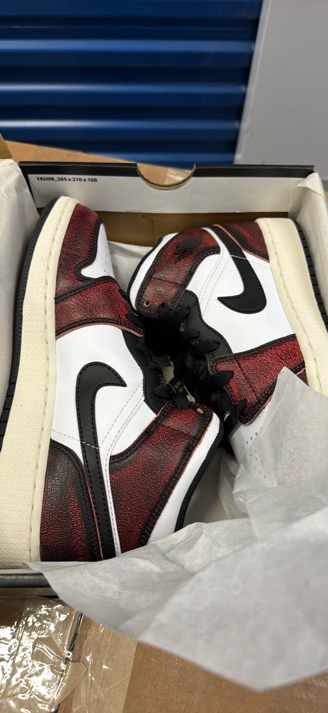 Nike Air Jordan 1 Low SE Shoes Size 10 - photo 2