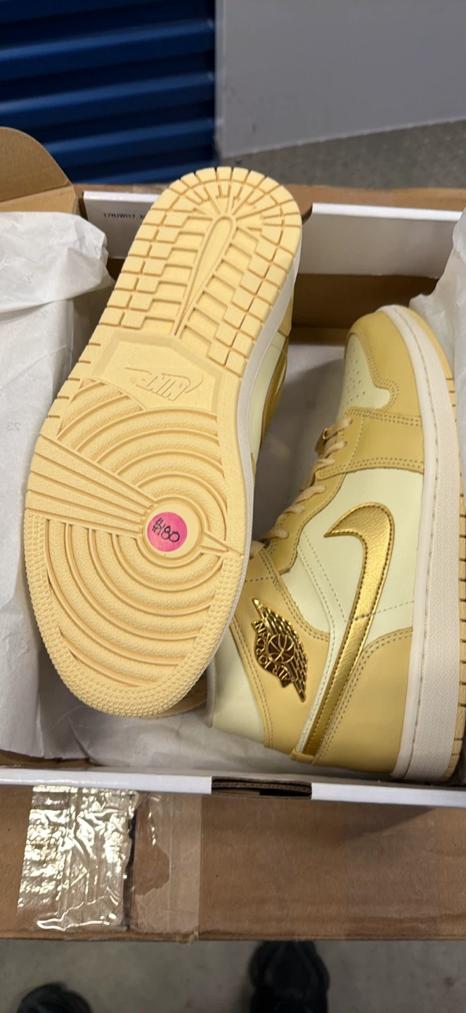 Air Jordan 1 Mid SE 'Yellow Ochre' Sneakers - Size 9.5 - photo 3