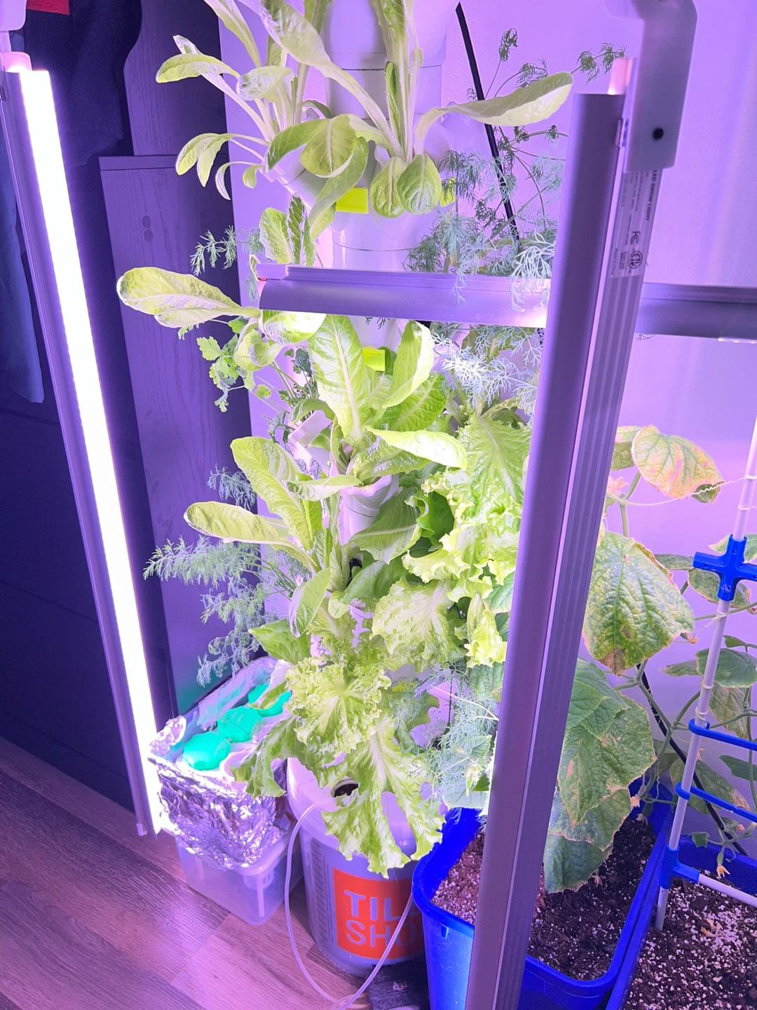 Vertical Hydroponic Garden Tower with LED Grow Lights