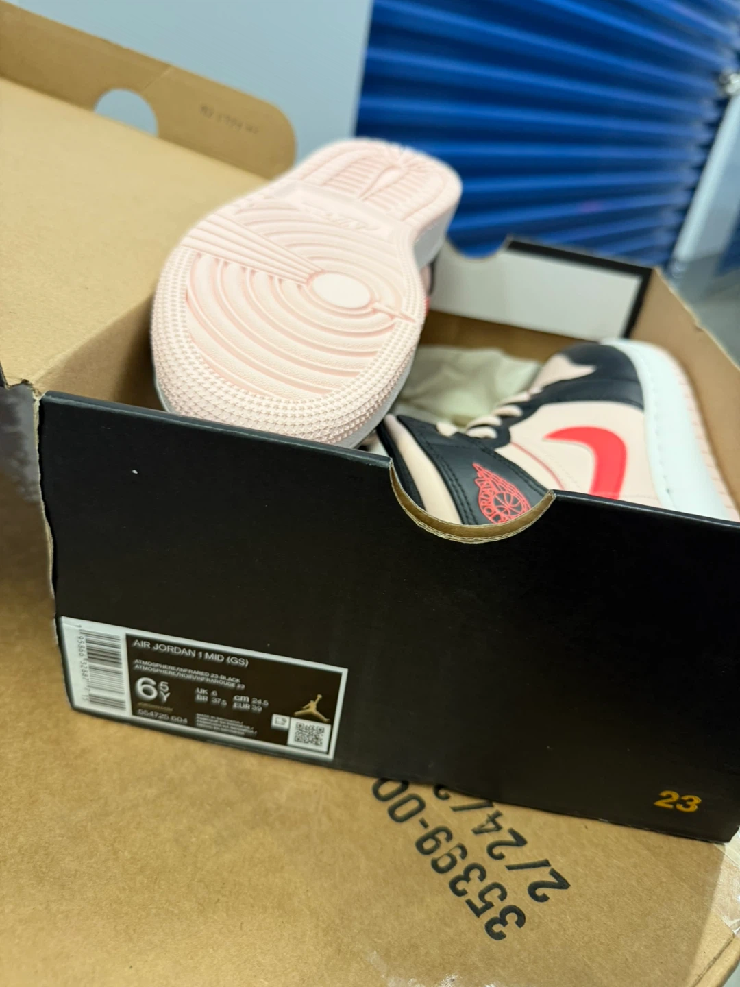 Air Jordan 1 Mid (GS) Pink Black Red Sneakers Size 6Y - photo 4