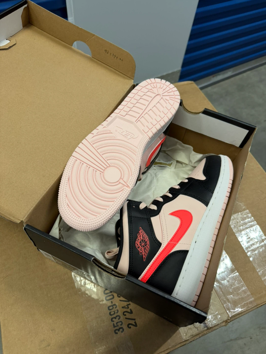 Air Jordan 1 Mid (GS) Pink Black Red Sneakers Size 6Y - photo 2