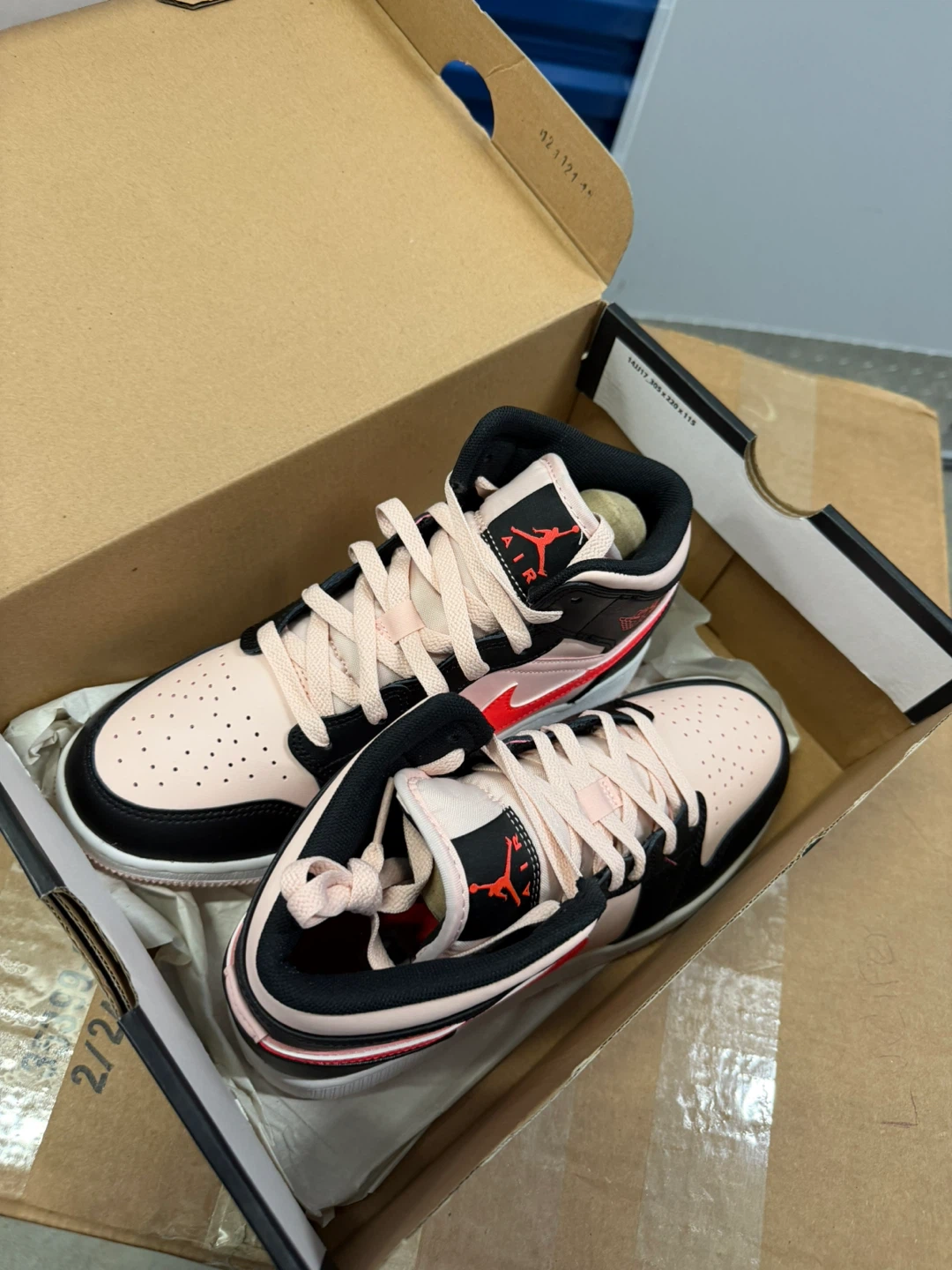 Air Jordan 1 Mid (GS) Pink Black Red Sneakers Size 6Y - photo 3