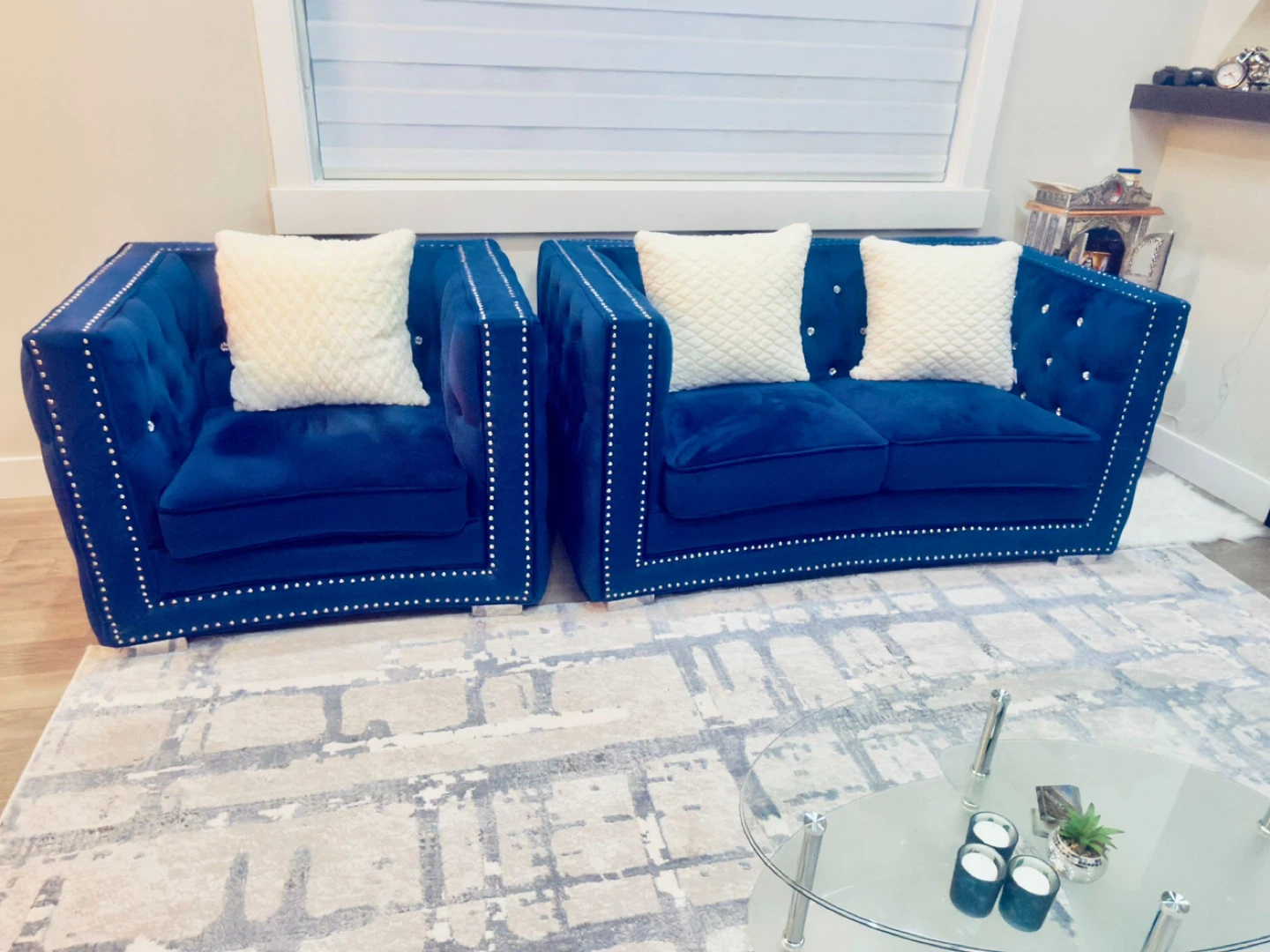 Royal Blue Velvet Tufted Sofa and Accent Chairs - photo 3