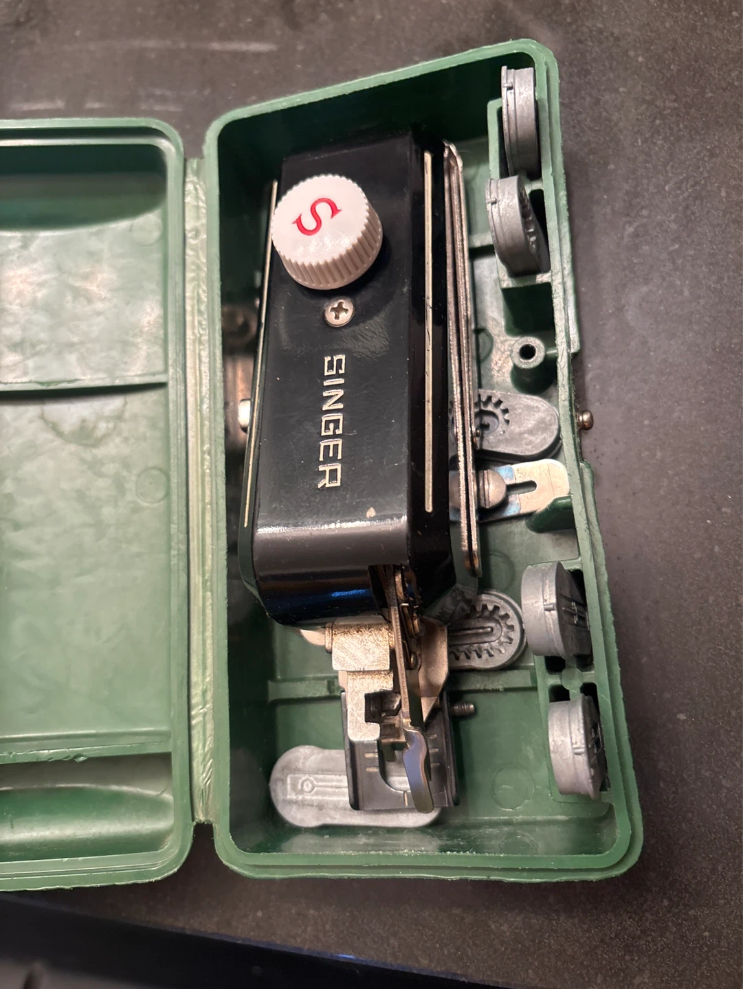 Singer Portable Sewing Attachment Kit - photo 2