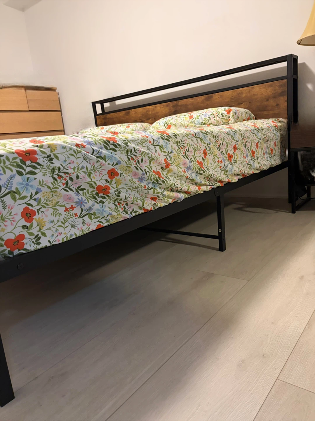 Queen Size Metal Bed Frame with Floral Bedding - photo 3